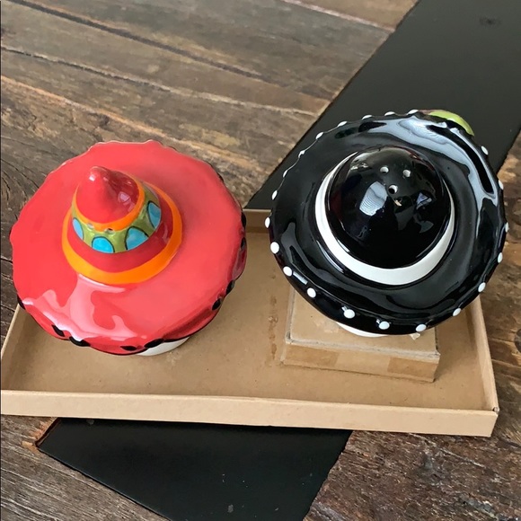 Blue Sky Halloween Skull Salt & Pepper Shakers - Picture 2 of 8